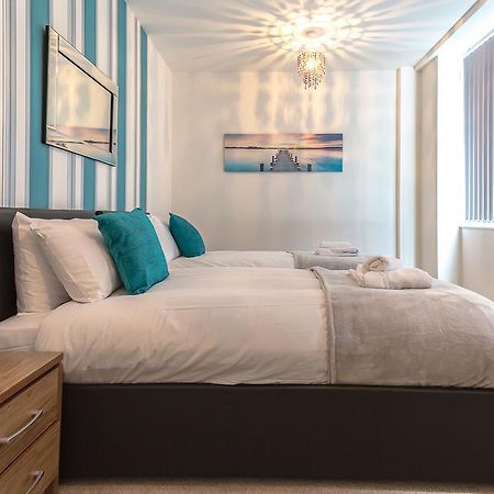 Comfortable Swindon Town Centre Apartments, Free Parking, Sleeps Up To 8 Экстерьер фото