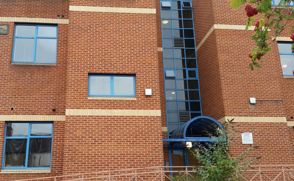 Comfortable Swindon Town Centre Apartments, Free Parking, Sleeps Up To 8 Номер фото