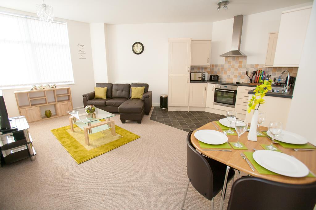 Comfortable Swindon Town Centre Apartments, Free Parking, Sleeps Up To 8 Номер фото