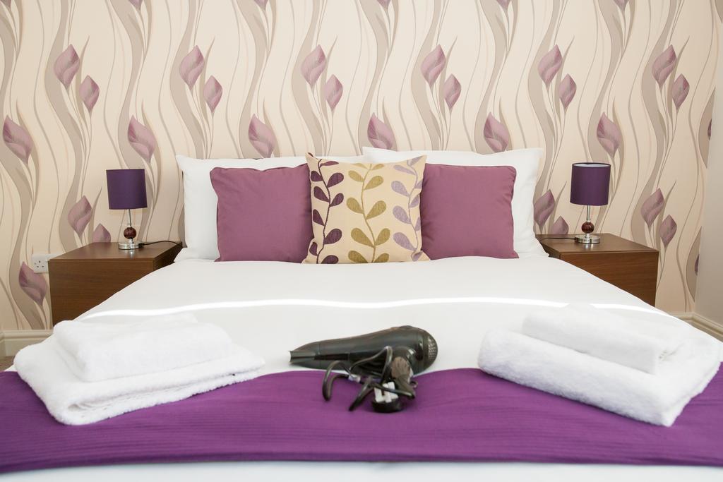 Comfortable Swindon Town Centre Apartments, Free Parking, Sleeps Up To 8 Номер фото