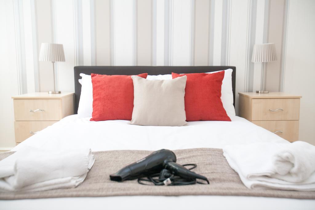 Comfortable Swindon Town Centre Apartments, Free Parking, Sleeps Up To 8 Экстерьер фото