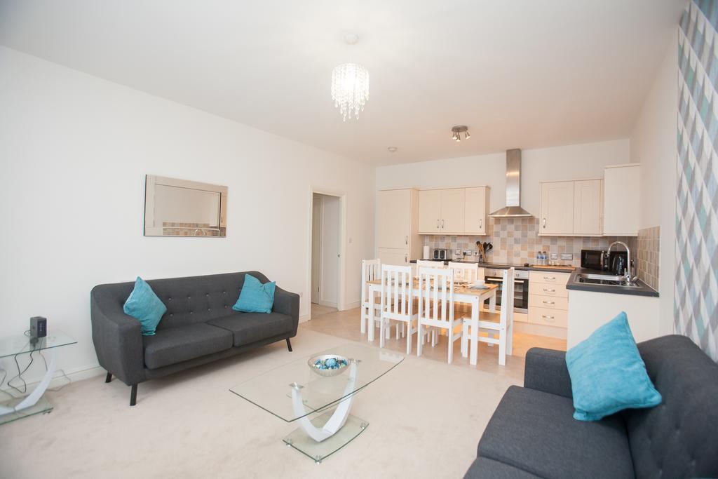 Comfortable Swindon Town Centre Apartments, Free Parking, Sleeps Up To 8 Экстерьер фото