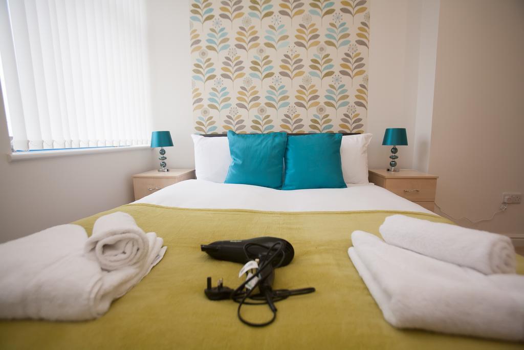 Comfortable Swindon Town Centre Apartments, Free Parking, Sleeps Up To 8 Экстерьер фото