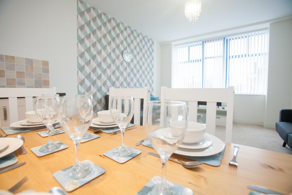 Comfortable Swindon Town Centre Apartments, Free Parking, Sleeps Up To 8 Экстерьер фото