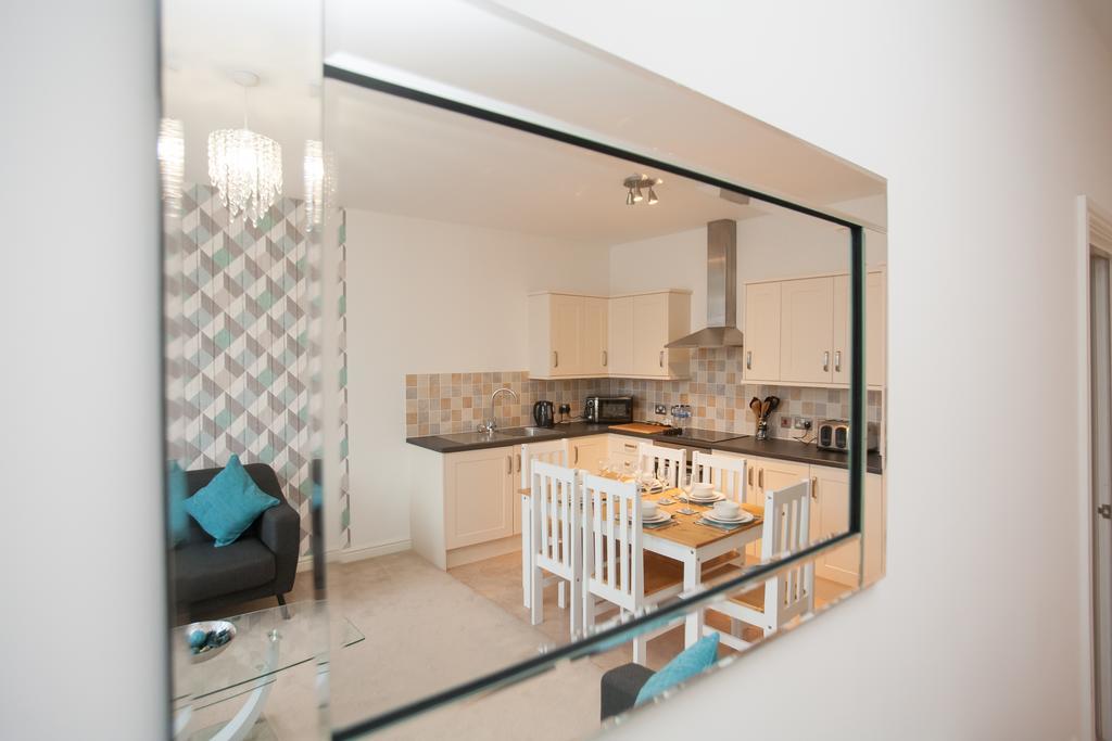 Comfortable Swindon Town Centre Apartments, Free Parking, Sleeps Up To 8 Экстерьер фото