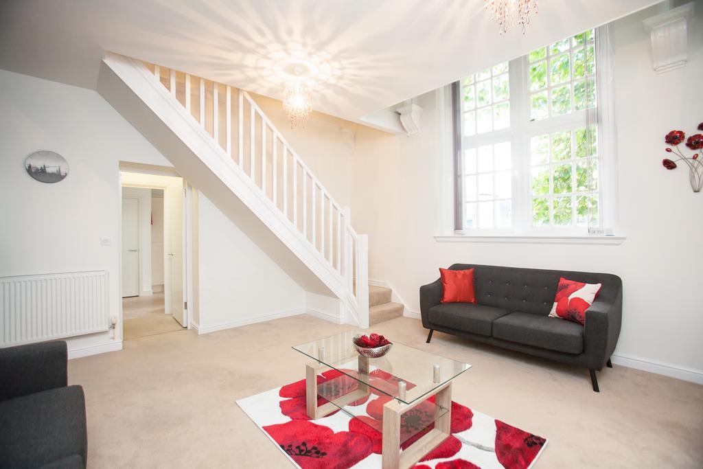 Comfortable Swindon Town Centre Apartments, Free Parking, Sleeps Up To 8 Экстерьер фото