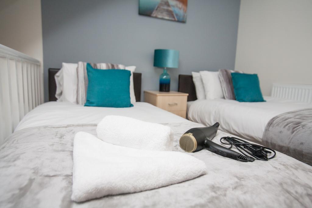 Comfortable Swindon Town Centre Apartments, Free Parking, Sleeps Up To 8 Экстерьер фото