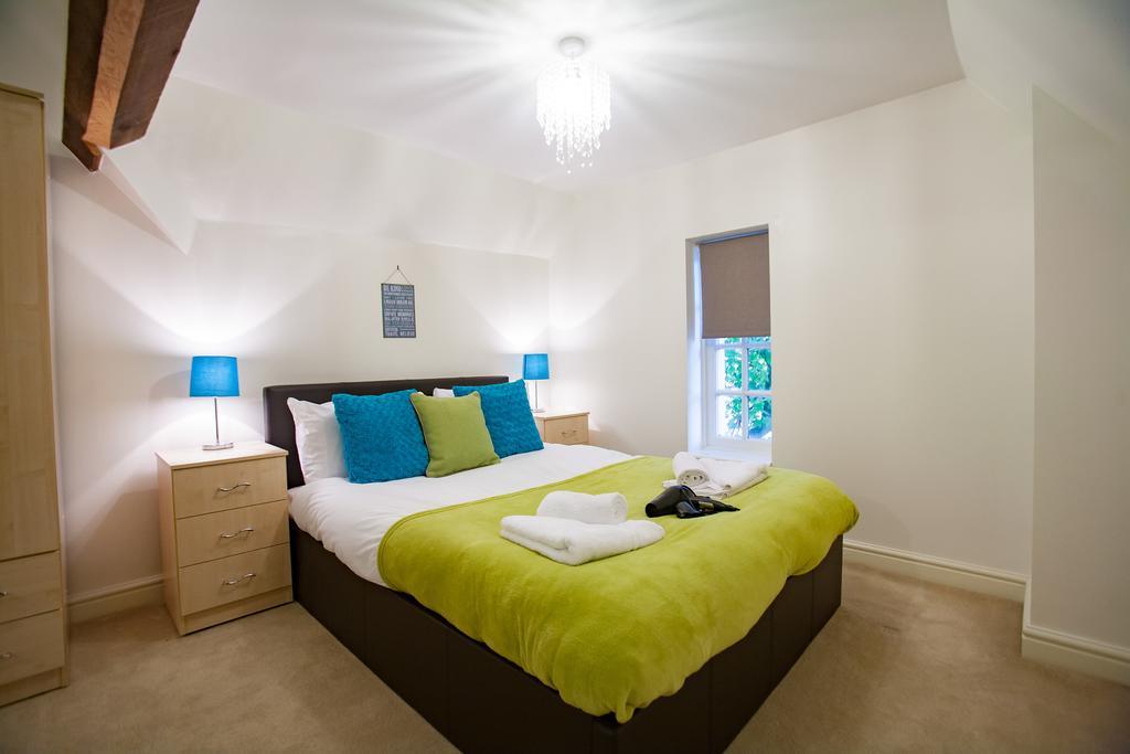 Comfortable Swindon Town Centre Apartments, Free Parking, Sleeps Up To 8 Экстерьер фото