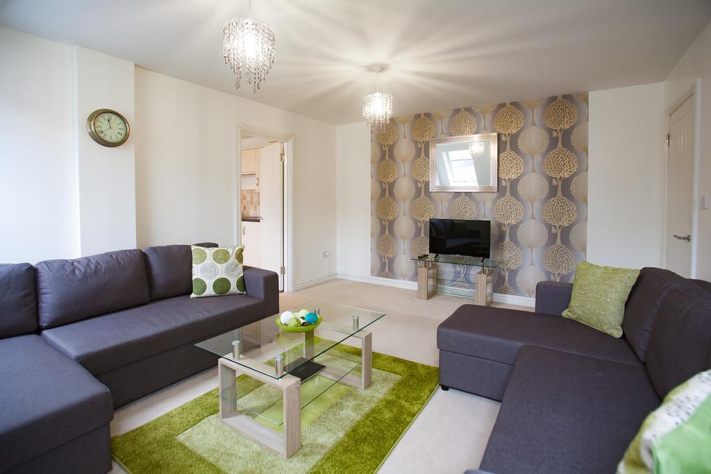Comfortable Swindon Town Centre Apartments, Free Parking, Sleeps Up To 8 Экстерьер фото