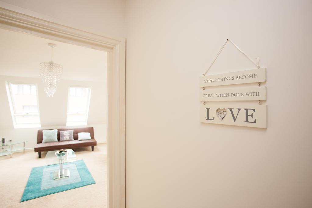 Comfortable Swindon Town Centre Apartments, Free Parking, Sleeps Up To 8 Экстерьер фото