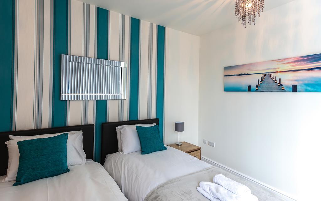 Comfortable Swindon Town Centre Apartments, Free Parking, Sleeps Up To 8 Экстерьер фото