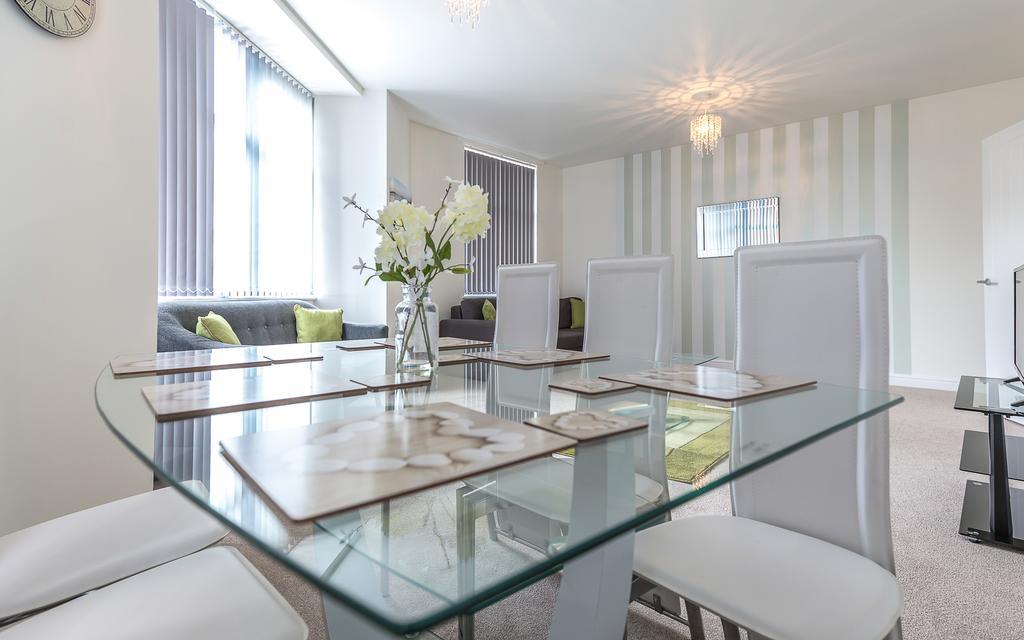 Comfortable Swindon Town Centre Apartments, Free Parking, Sleeps Up To 8 Экстерьер фото