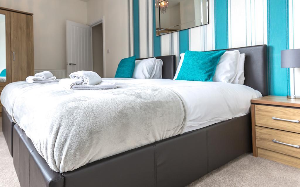 Comfortable Swindon Town Centre Apartments, Free Parking, Sleeps Up To 8 Экстерьер фото