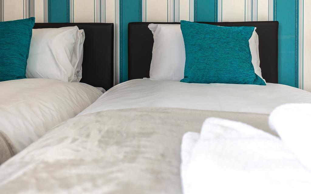 Comfortable Swindon Town Centre Apartments, Free Parking, Sleeps Up To 8 Экстерьер фото