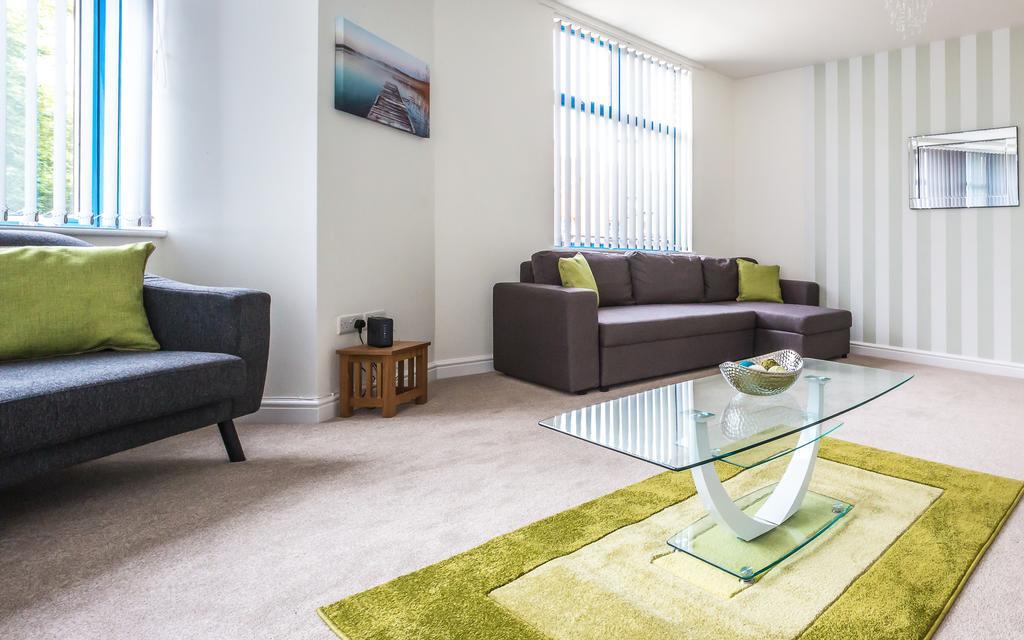 Comfortable Swindon Town Centre Apartments, Free Parking, Sleeps Up To 8 Экстерьер фото