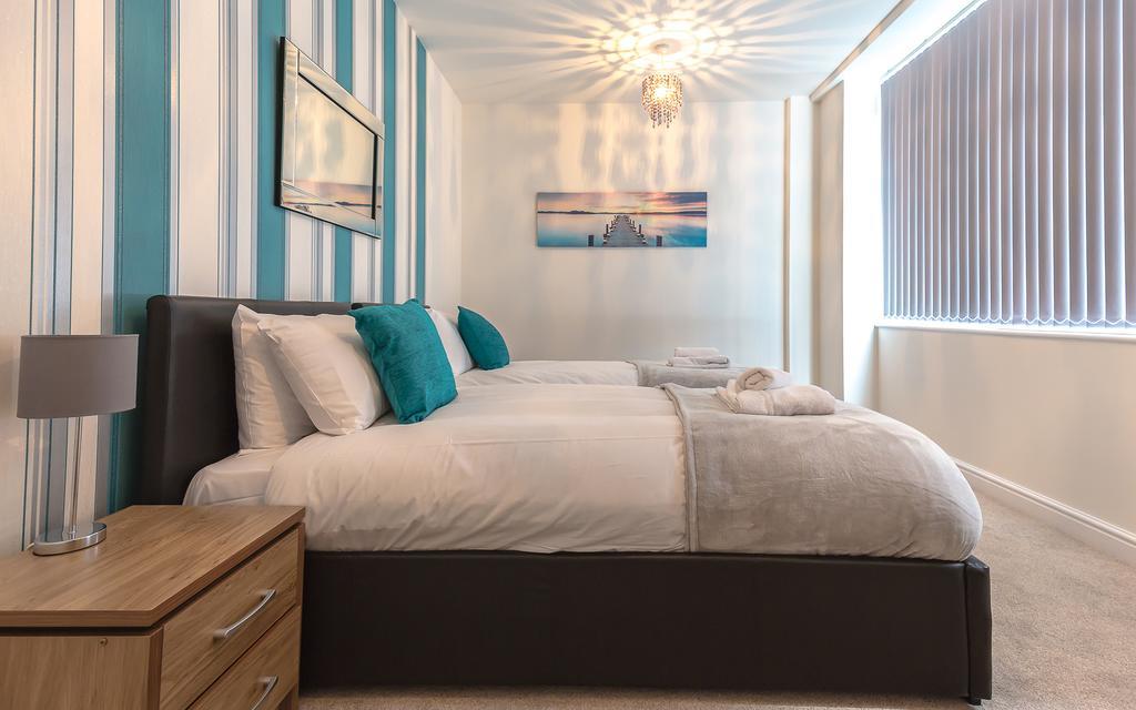 Comfortable Swindon Town Centre Apartments, Free Parking, Sleeps Up To 8 Экстерьер фото