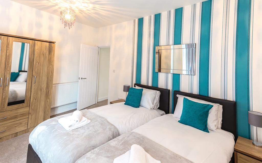 Comfortable Swindon Town Centre Apartments, Free Parking, Sleeps Up To 8 Экстерьер фото